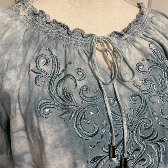 L Vintage Dress Barn Top w/Embroidered front and Rhinestones - Picture 3 of 11